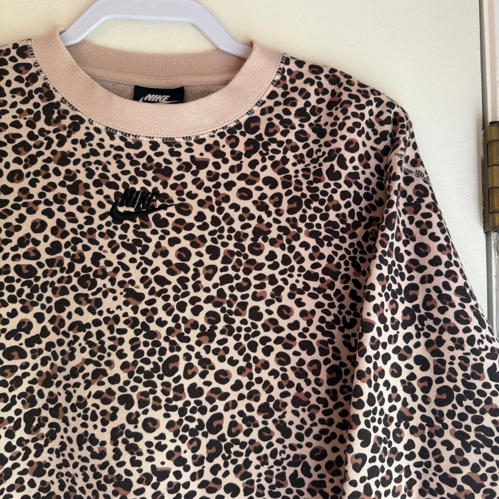 Nike Womens Leopard Print Crewneck Sweatshirt Tan Brown XS Fleece Futura Logo - Picture 2 of 9